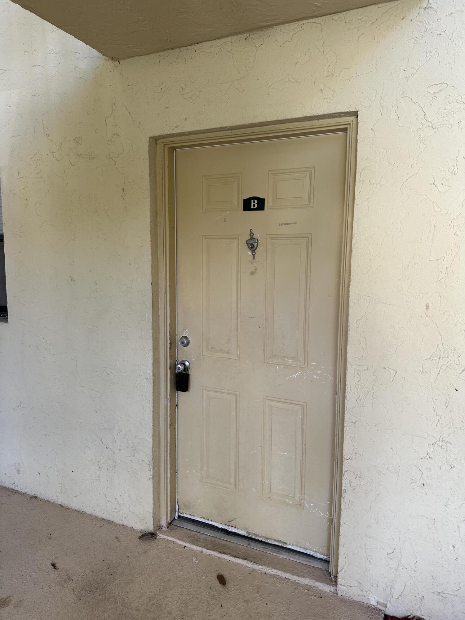 Beautiful and updated 3 bedroom apartment with amazing water views from all three bedrooms and living room. Fully tiled apartment with fresh paint and brand new appliances throughout. Come see it today!