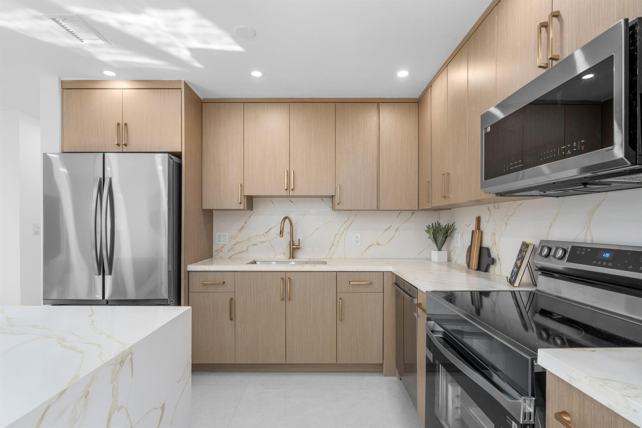 1659 SE 8th Avenue, Deerfield Beach, FL, 33441/$775,000 4 1659 SE 8th Avenue