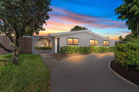 Photo of 1659 SE 8th Avenue, Deerfield Beach, FL 33441 (MLS # R11134429)