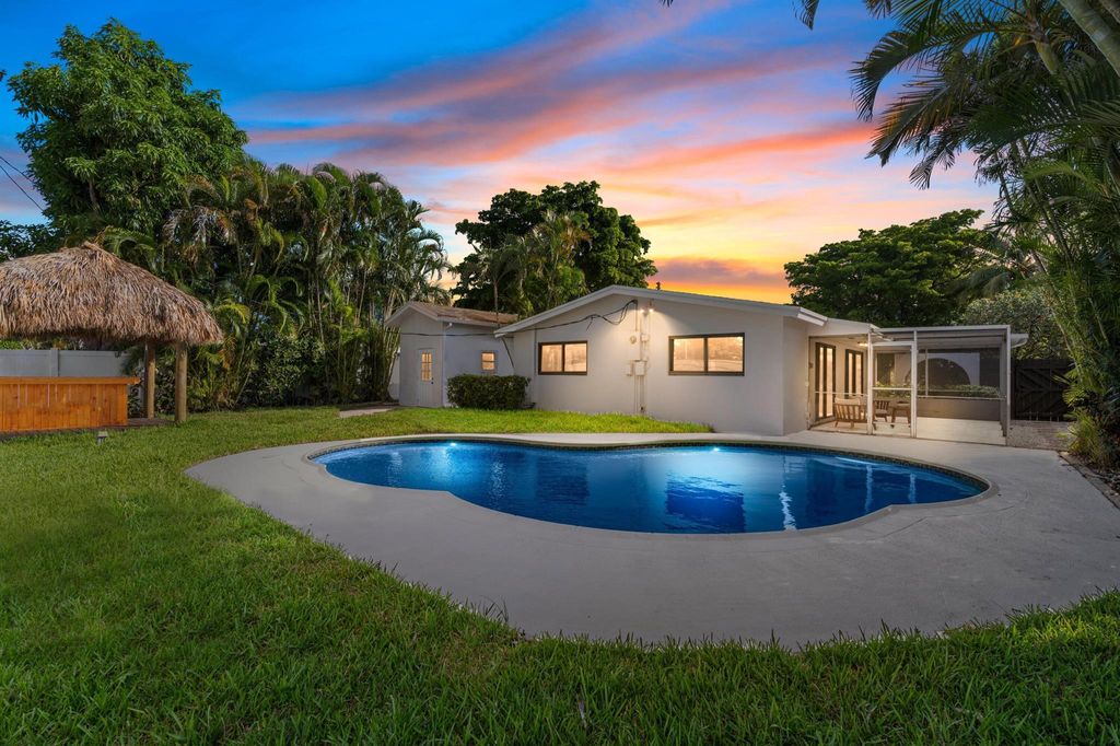 Photo of 1659 SE 8th Avenue, Deerfield Beach, FL 33441 (MLS # R11134429)