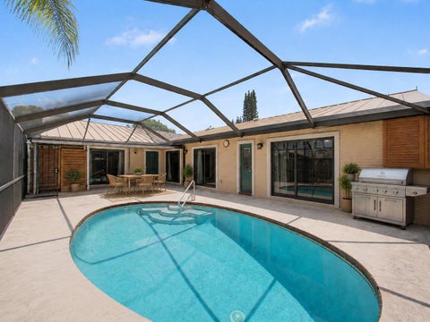 Photo of 5385 Eagle Lake Drive, Palm Beach Gardens, FL 33418 (MLS # B26042771)