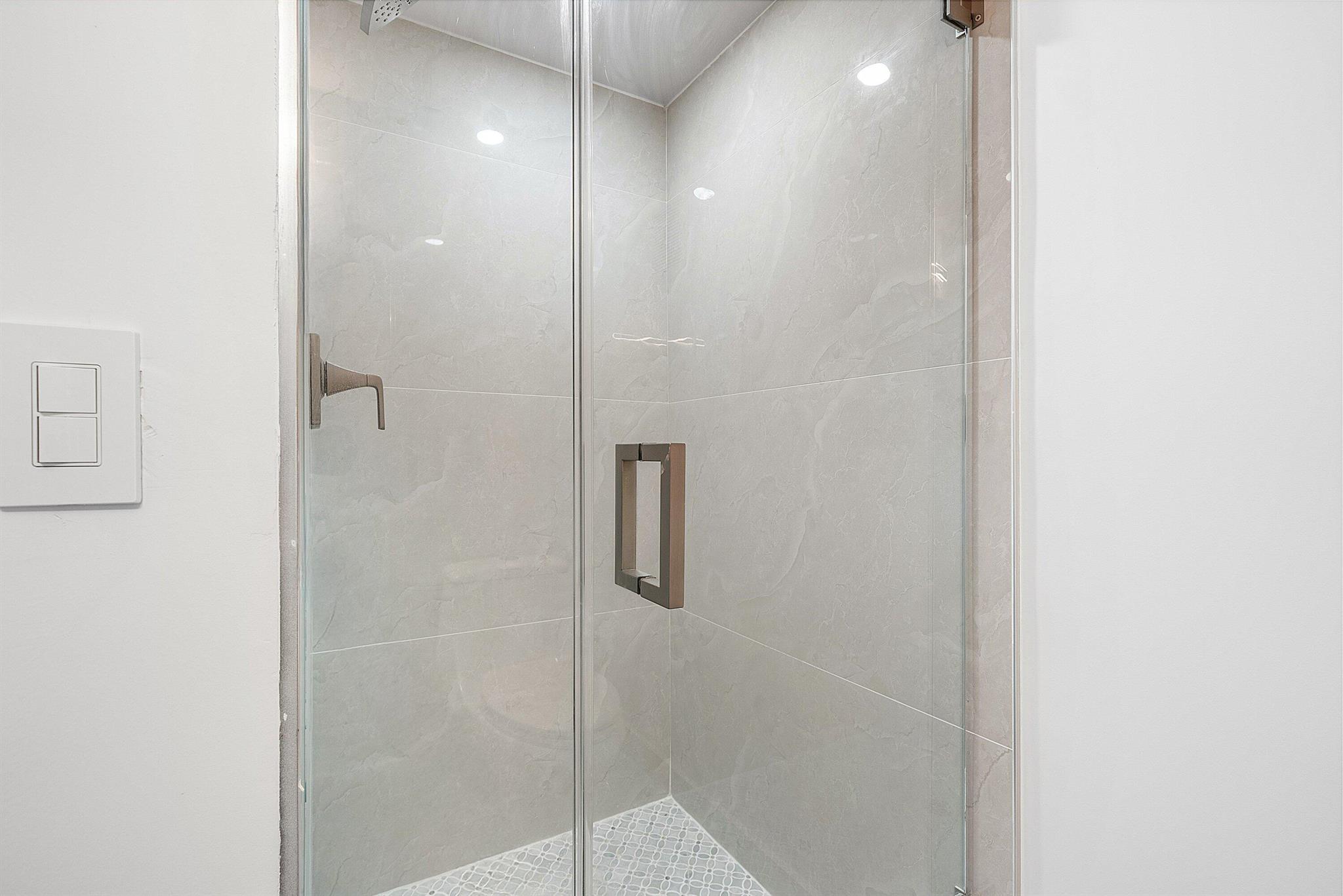 ASHLAND B CONDO - Residential