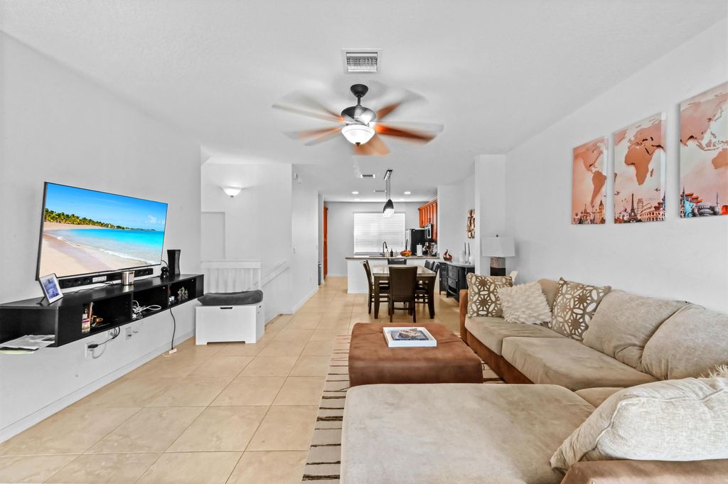 Photo of 1253 Via De Fossi, Boynton Beach, FL 33426 (MLS # B26001294)