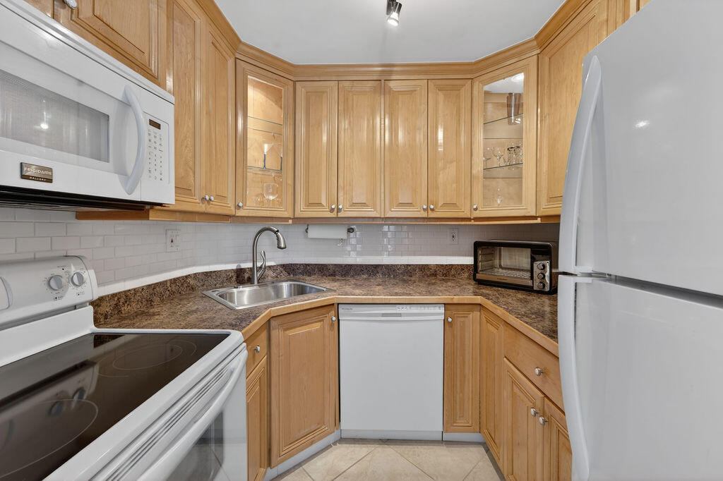 OCEANSIDE APARTMENTS CO-OP - Residential