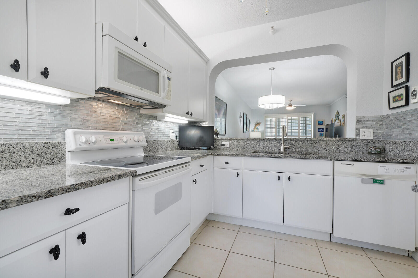 SOUTHAMPTON B CONDOMINIUM - Residential