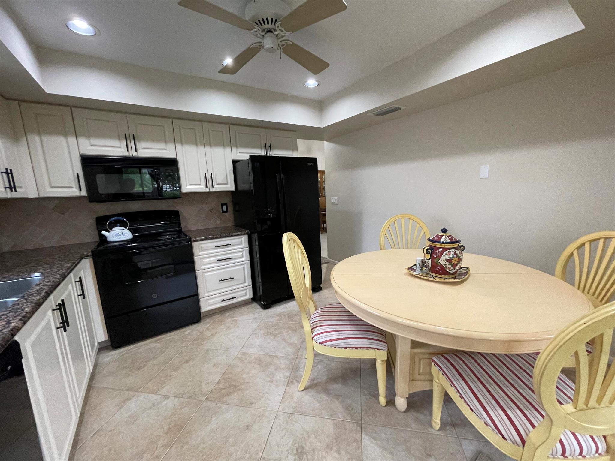 HOMEWOOD LAKES SEC D - Residential Lease