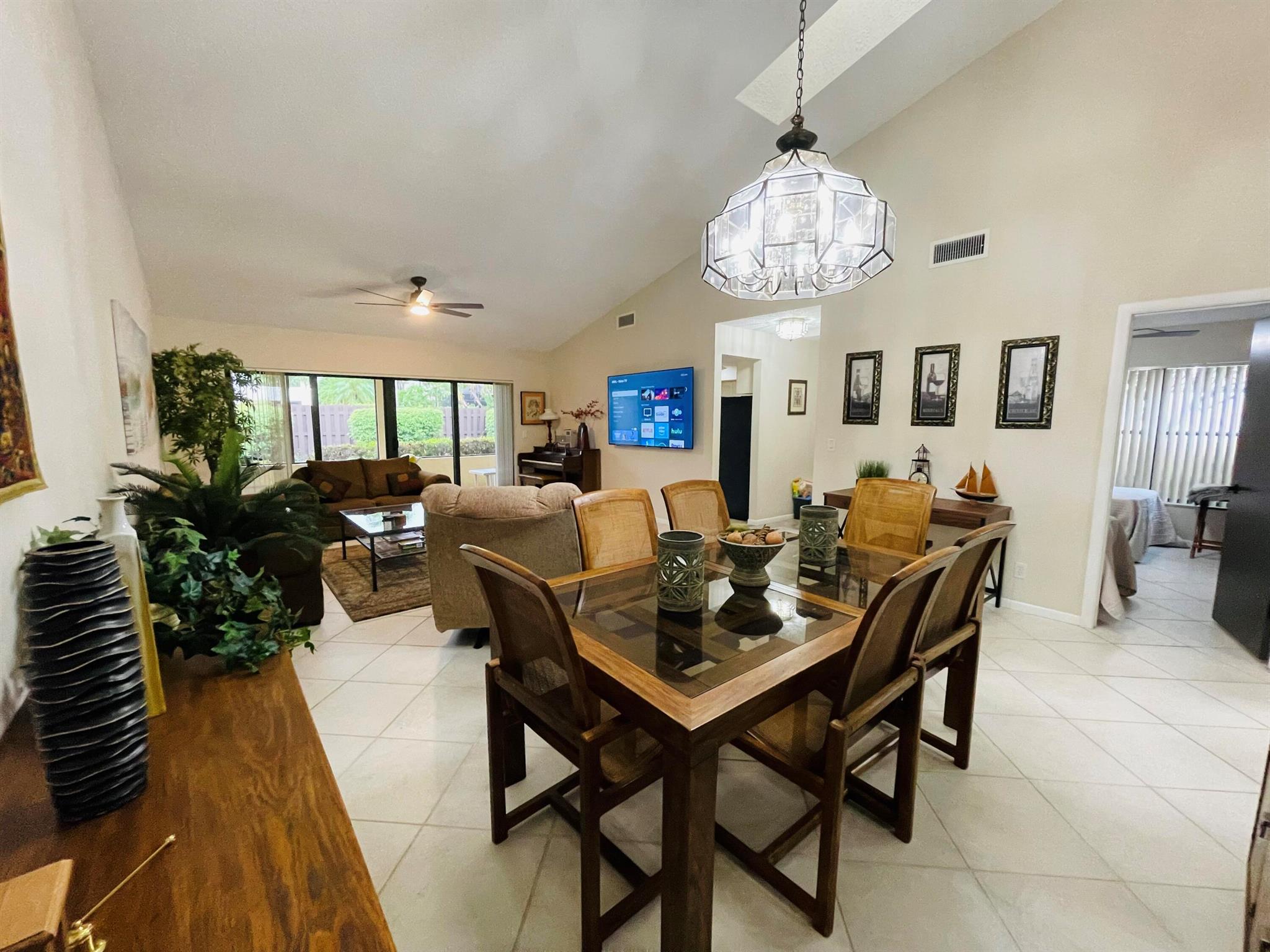 View photos, virtual tours, details... 354 SW 28th Avenue