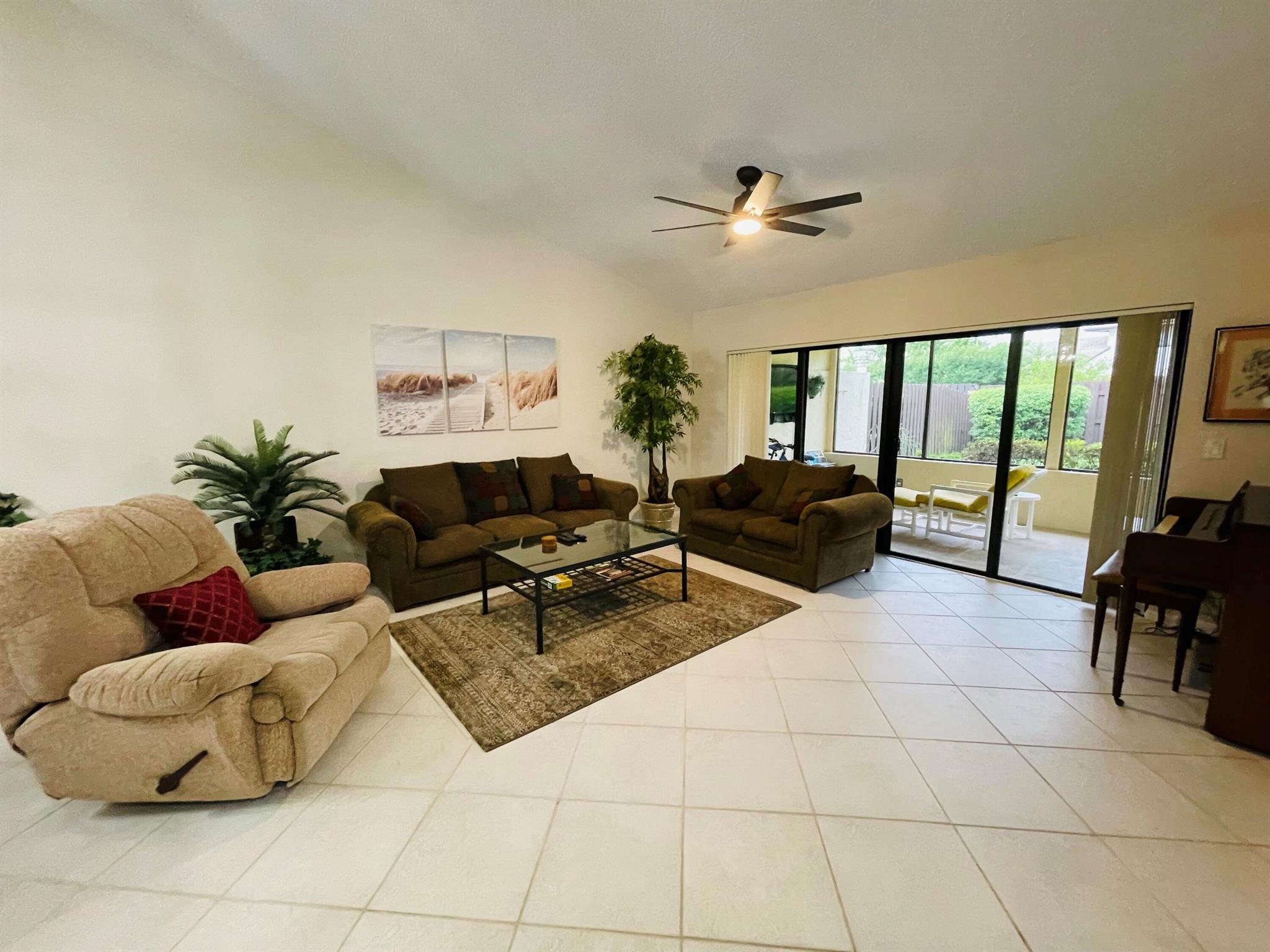 View photos, virtual tours, details... 354 SW 28th Avenue