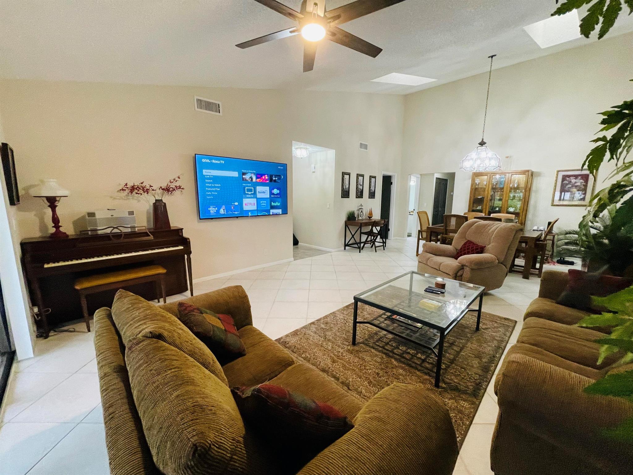 View photos, virtual tours, details... 354 SW 28th Avenue