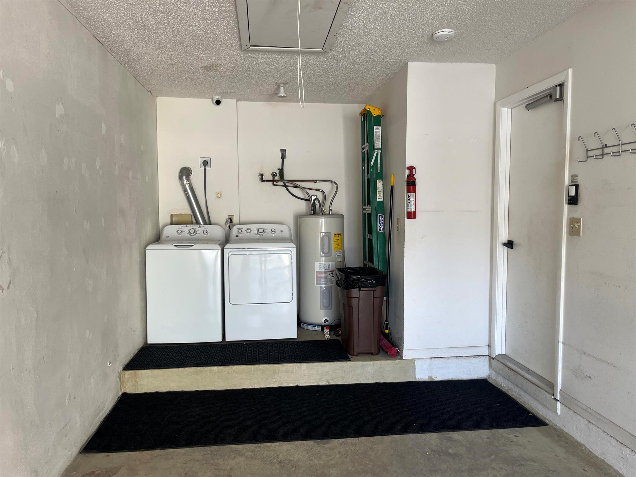 HOMEWOOD LAKES SEC D - Residential Lease