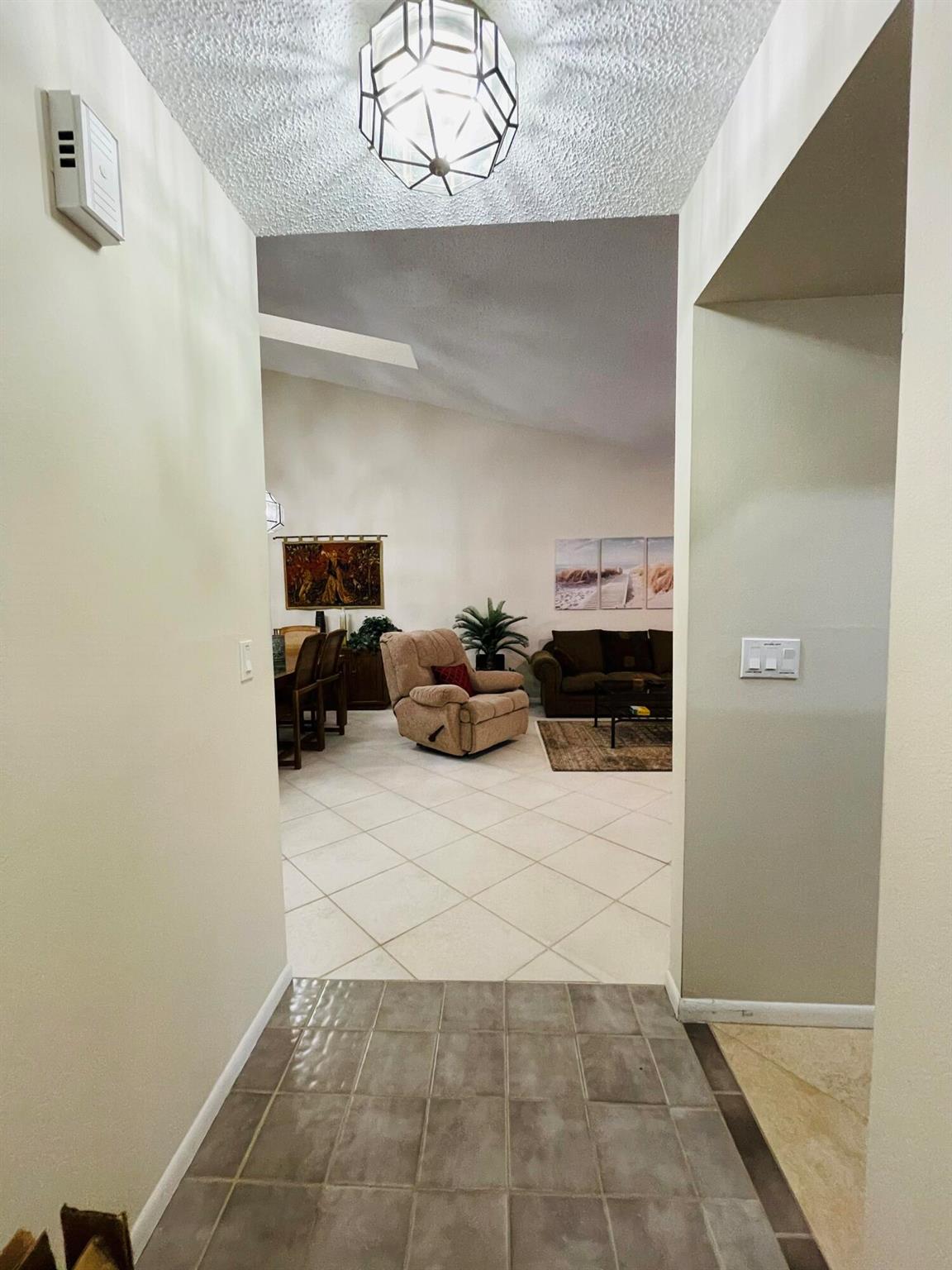 HOMEWOOD LAKES SEC D - Residential Lease