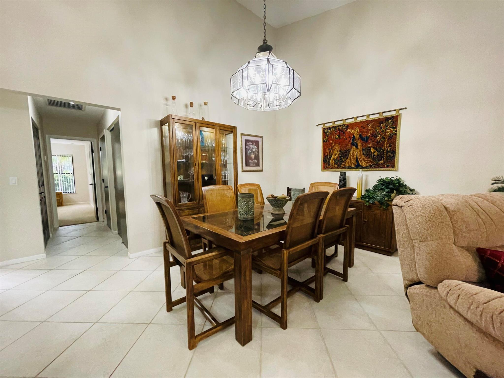 View photos, virtual tours, details... 354 SW 28th Avenue