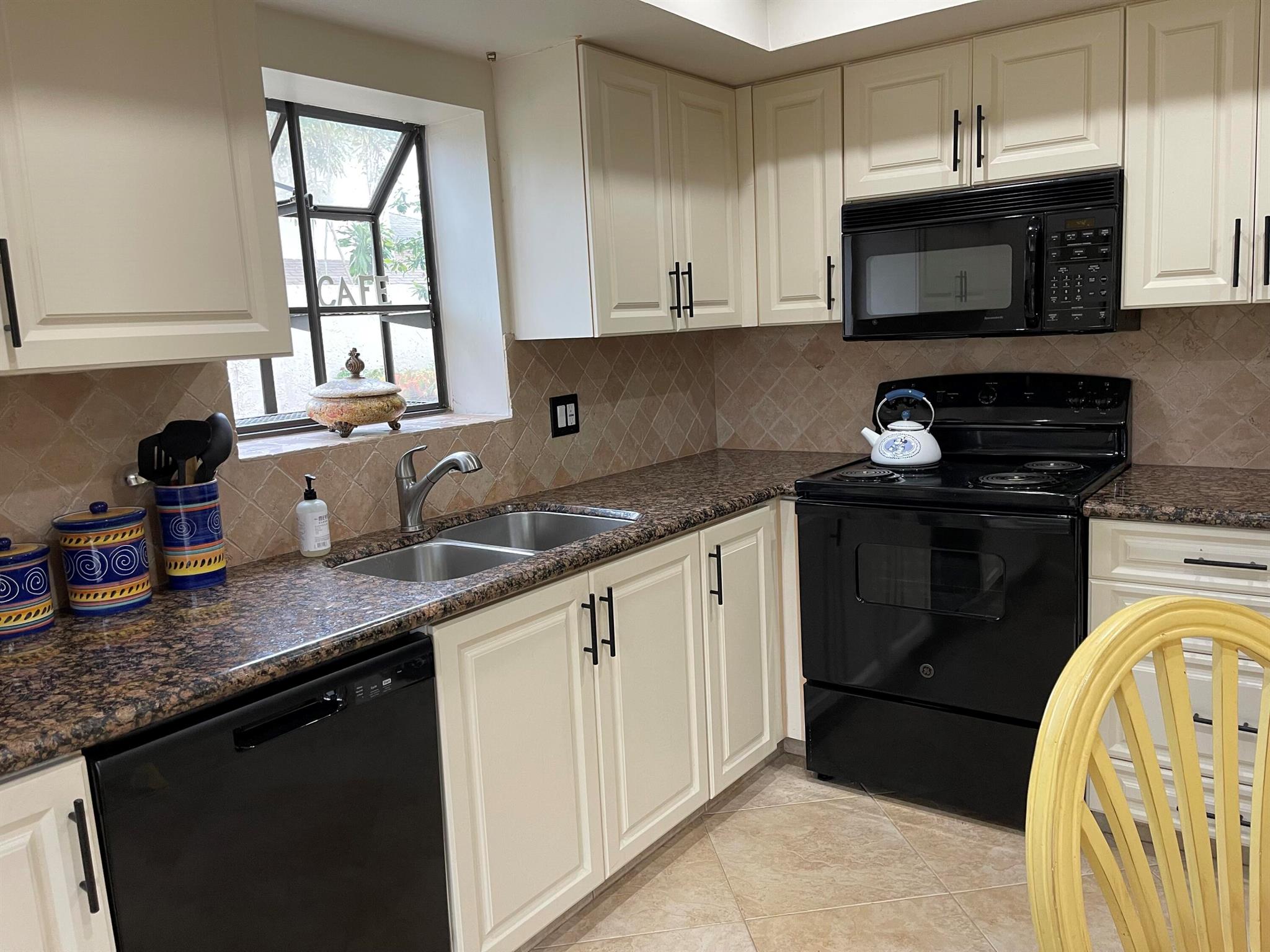HOMEWOOD LAKES SEC D - Residential Lease