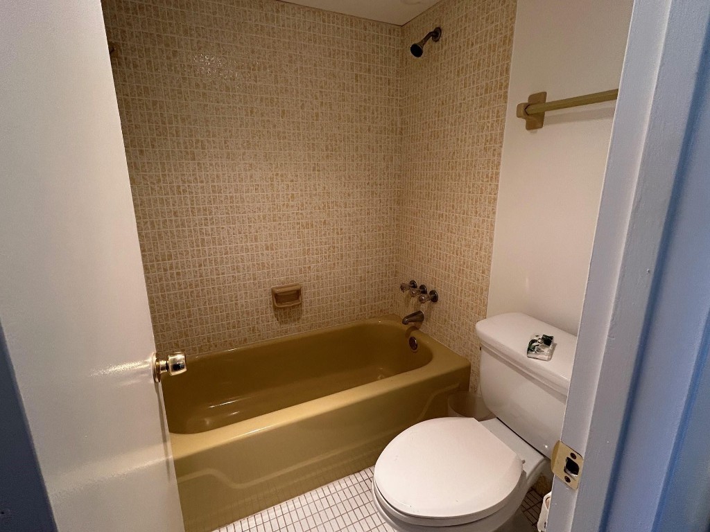 Oriole Golf & Tennis One - Residential