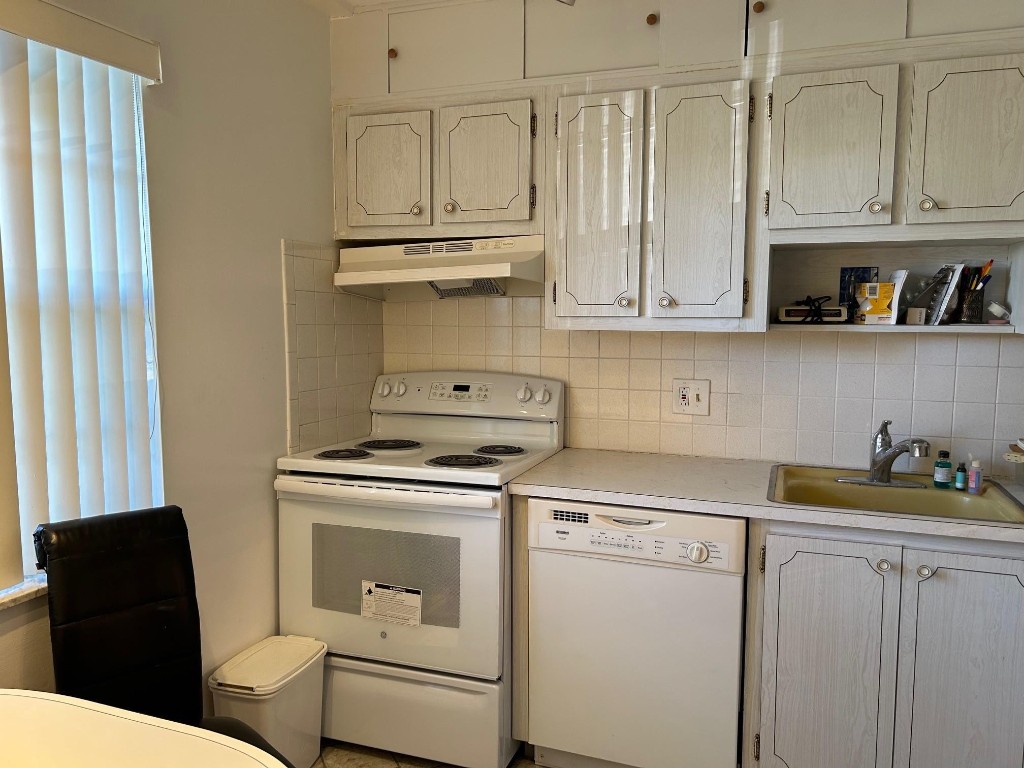 Oriole Golf & Tennis One - Residential