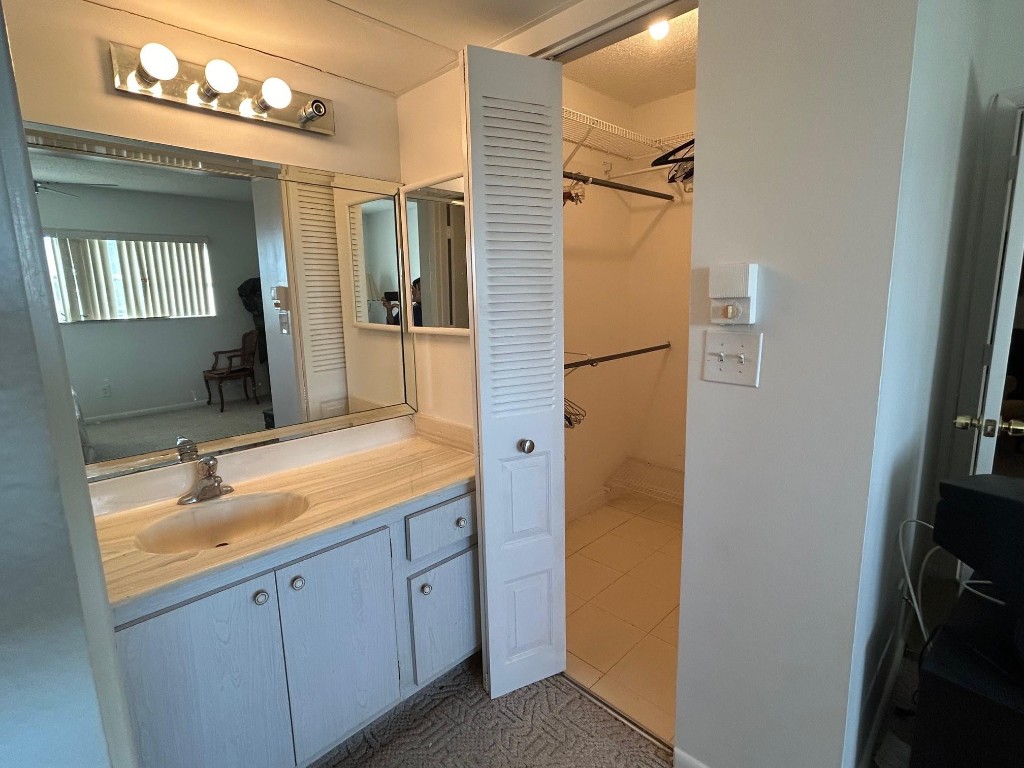 Oriole Golf & Tennis One - Residential