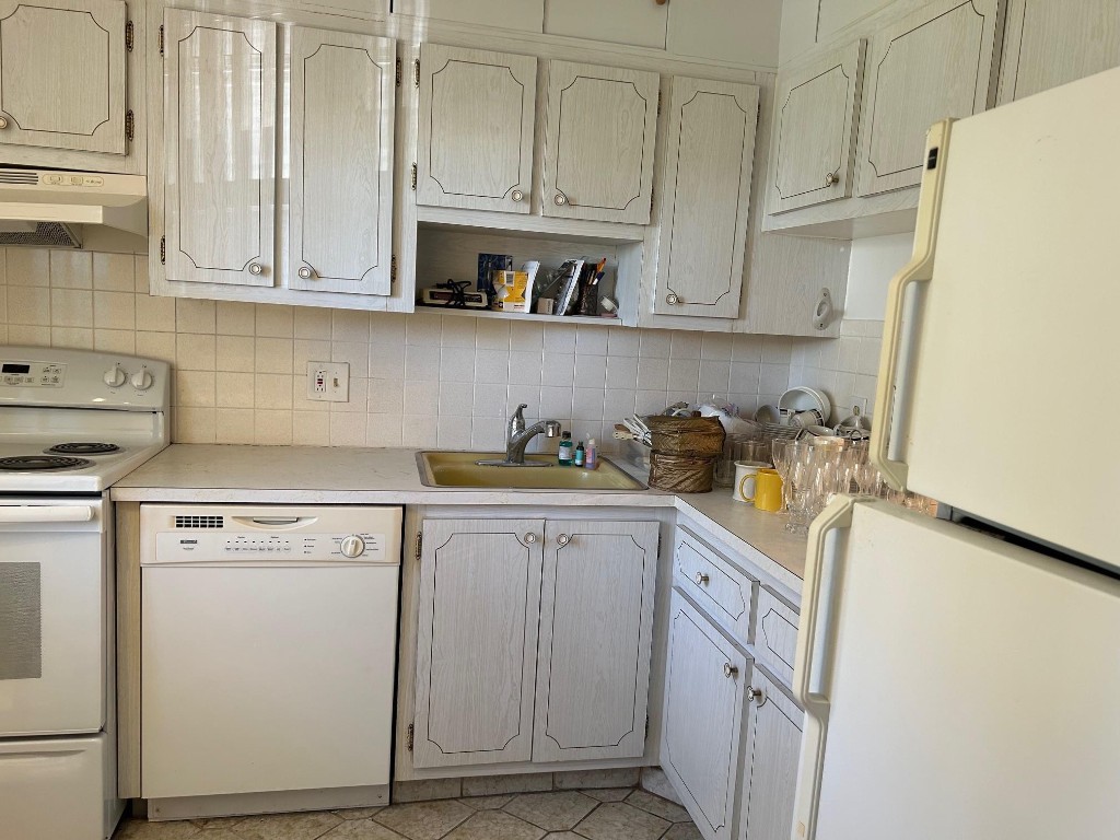 Oriole Golf & Tennis One - Residential