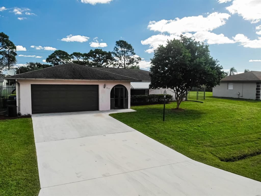 Photo of 613 SE Clifton Lane, Port Saint Lucie, FL 34983 (MLS # R10748195)