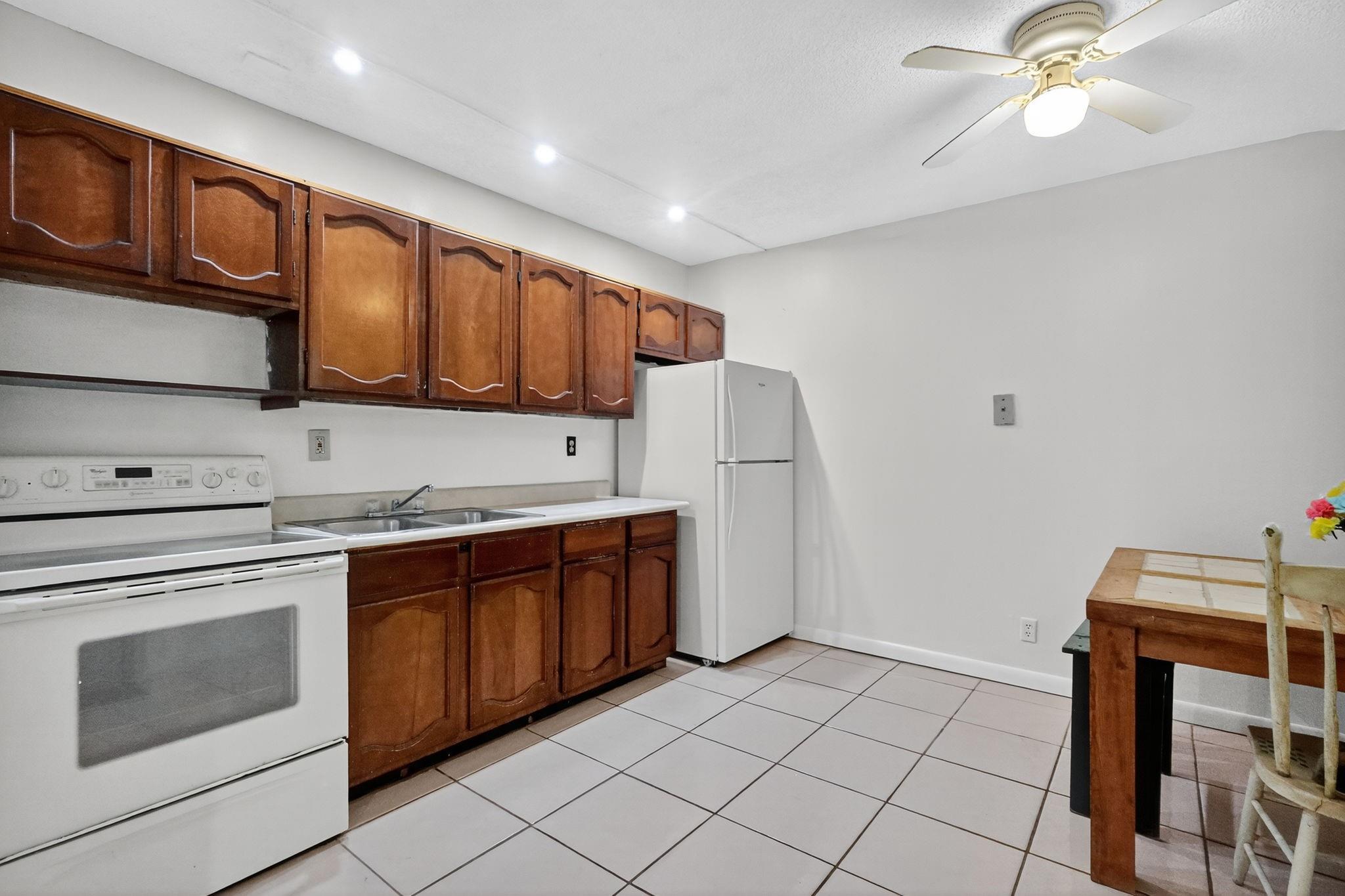 Dania Homesites 28-40 B - Residential Lease