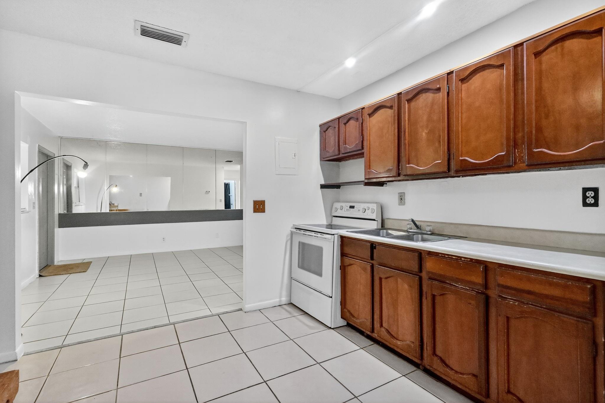 Dania Homesites 28-40 B - Residential Lease