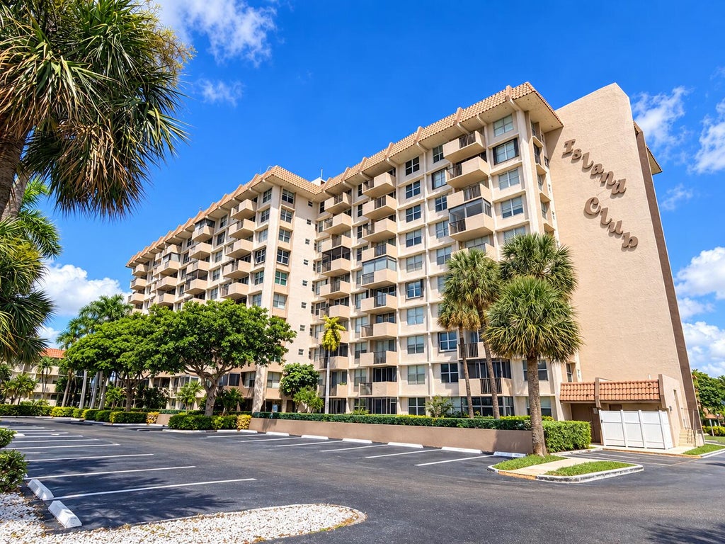Photo of 777 S Federal Highway #RP407, Pompano Beach, FL 33062 (MLS # B26080361)