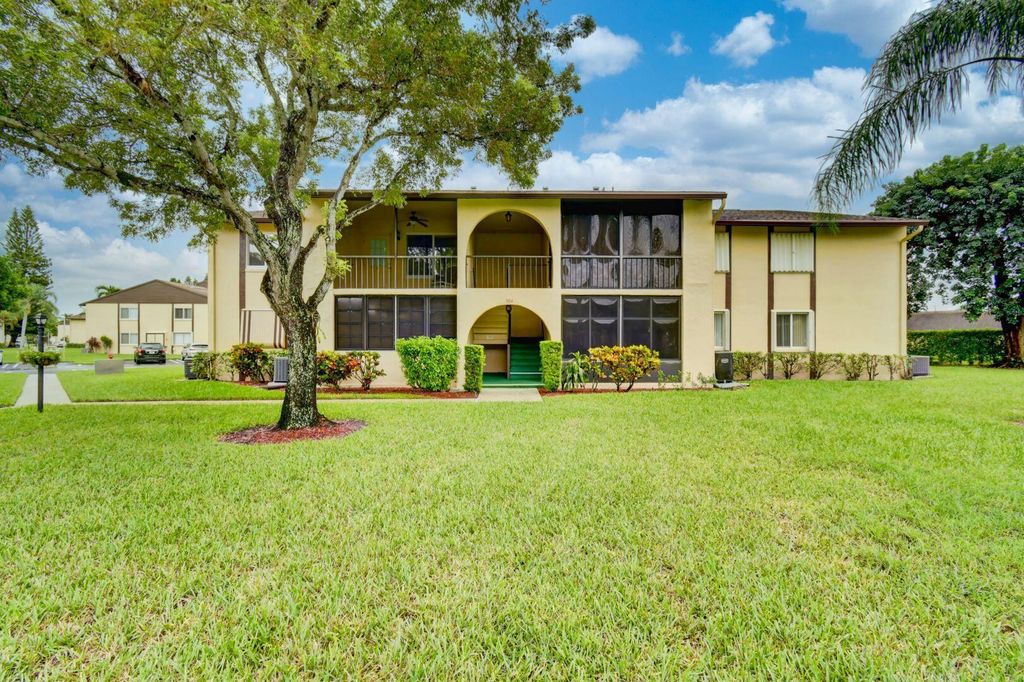Photo of 304 Pine Ridge Circle #C-2, Greenacres, FL 33463 (MLS # R10928319)