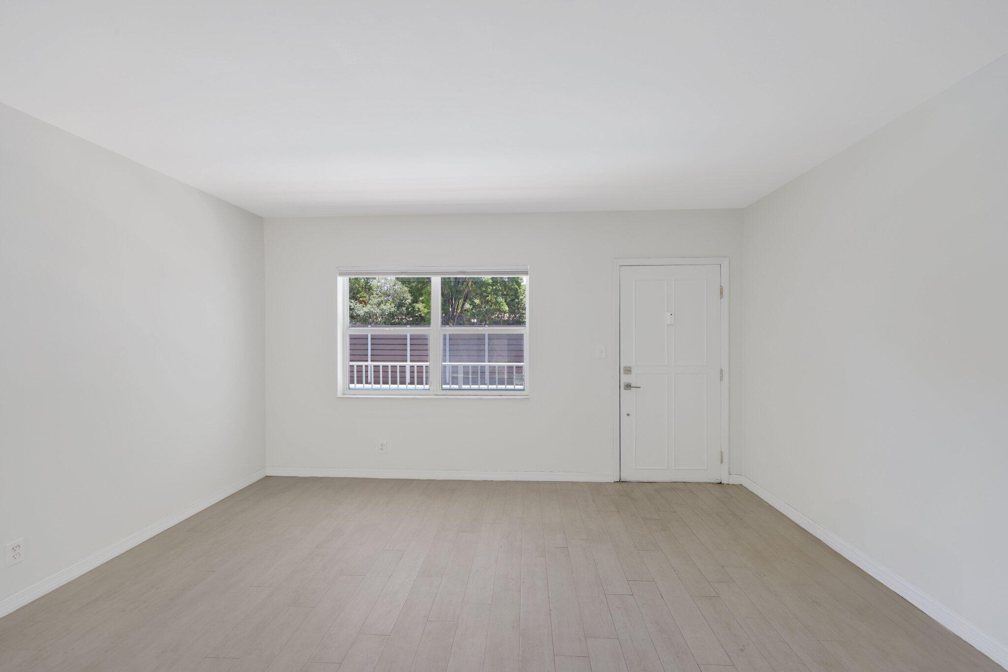609 NE 13th Avenue 102