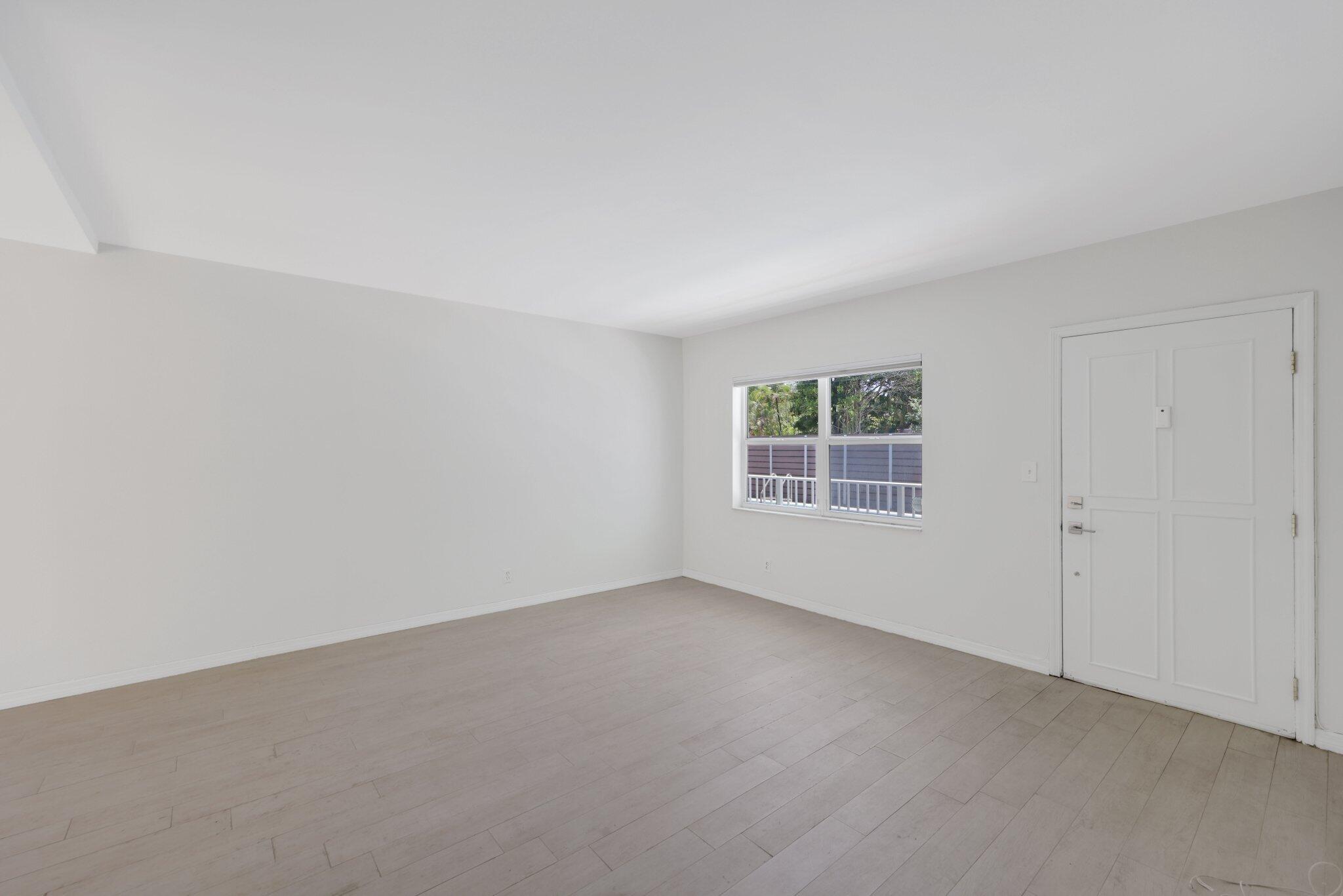 609 NE 13th Avenue 102