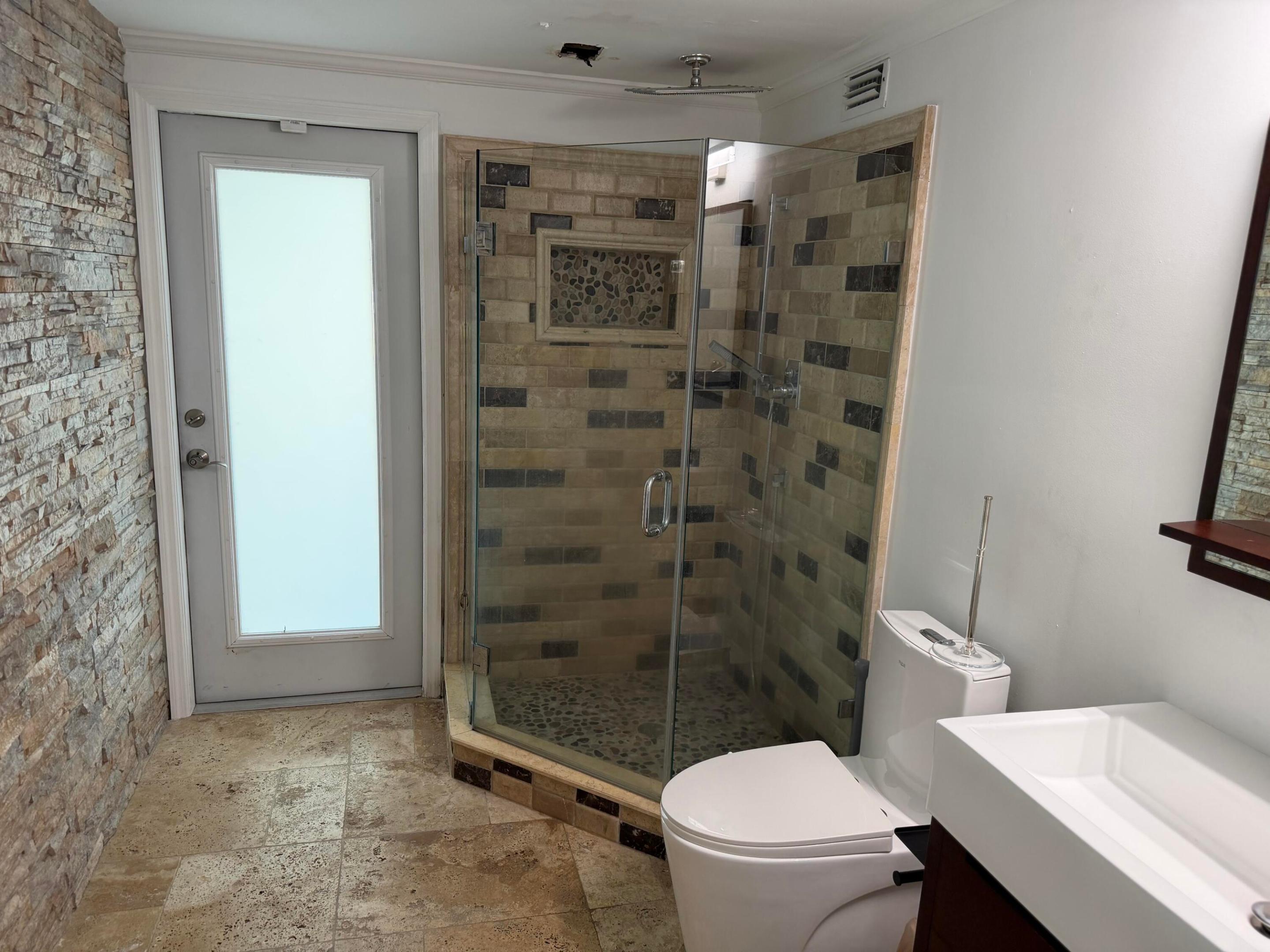 HIGHLAND LAKES SEC 2 - Residential Lease