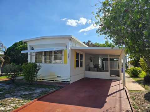 Property photo of 8122 Se Skylark Avenue, Hobe Sound, FL 33455