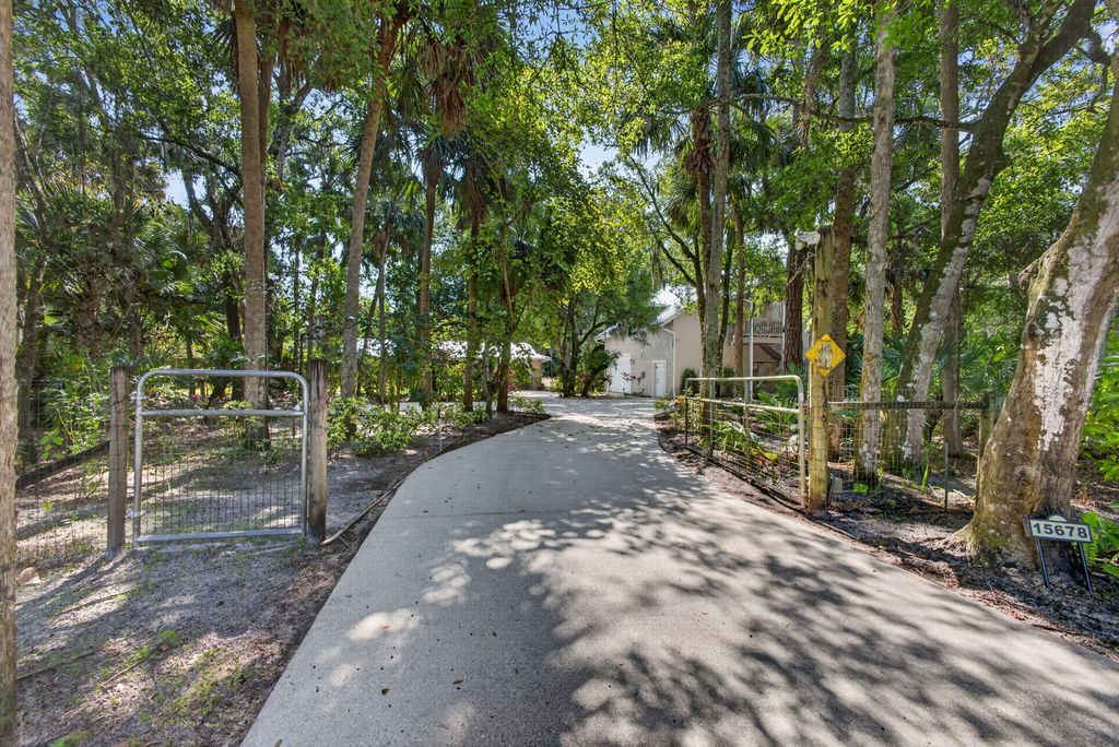 Photo of 15678 95th Avenue N, Jupiter, FL 33478 (MLS # B26023051)