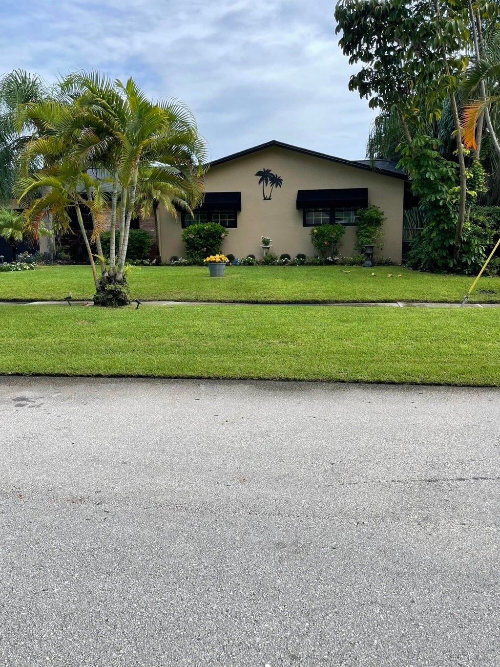 Photo of 79 OREGON Lane, Boca Raton, FL 33487 (MLS # B26079052)