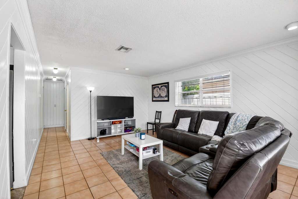 Photo of 5721 Coconut Road, West Palm Beach, FL 33413 (MLS # B26010876)