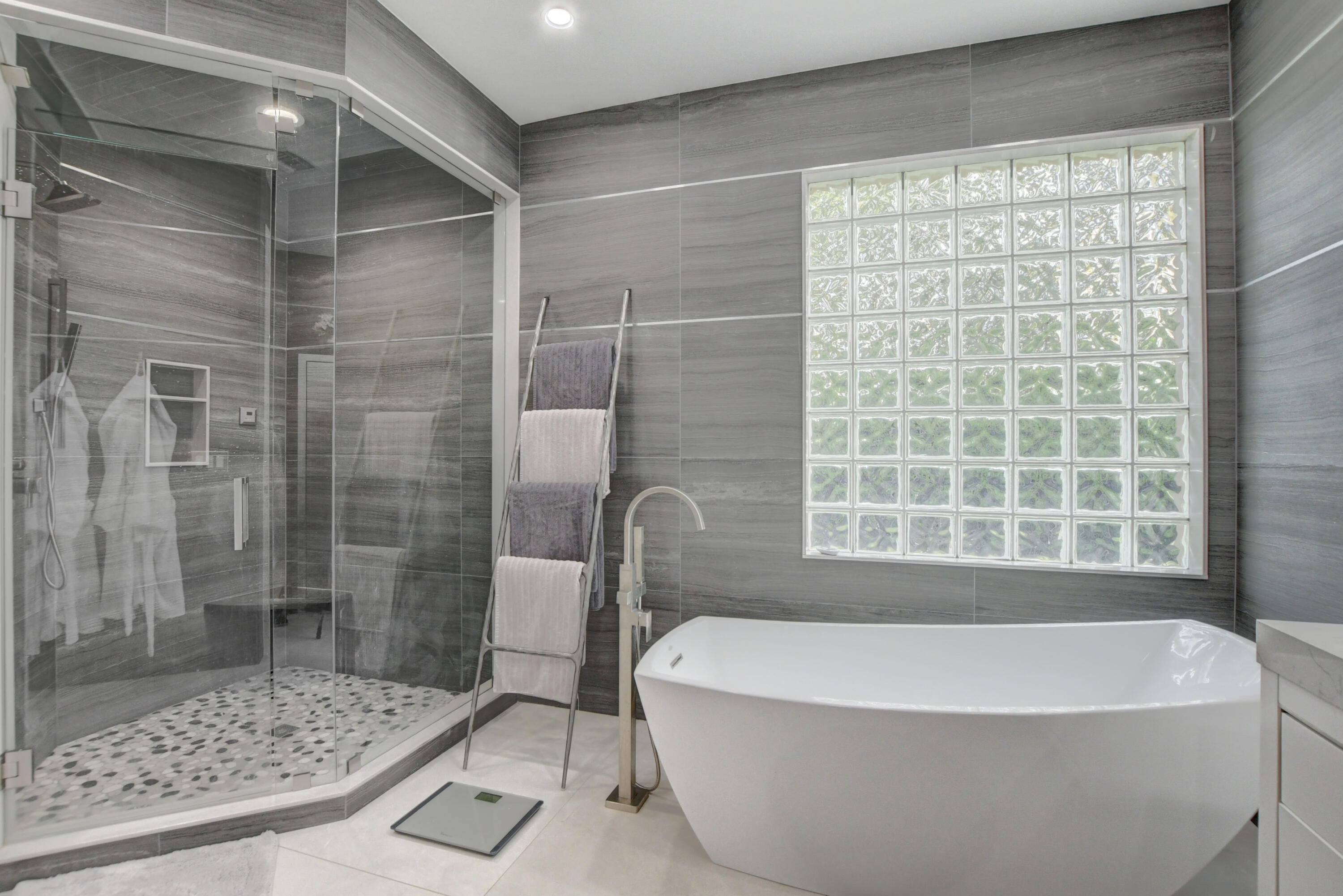 CAPELLA 2 - Residential Lease