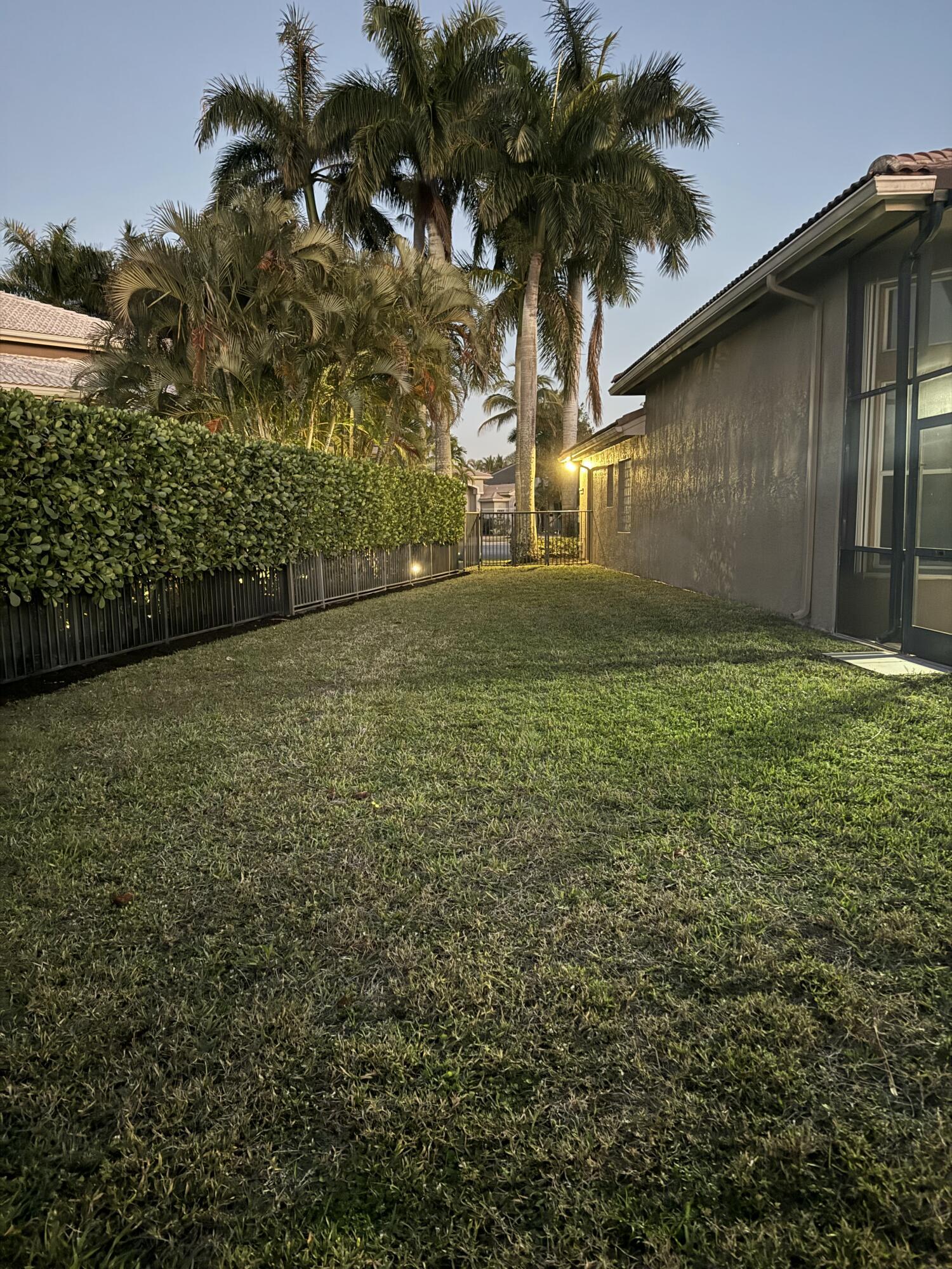 CAPELLA 2 - Residential Lease