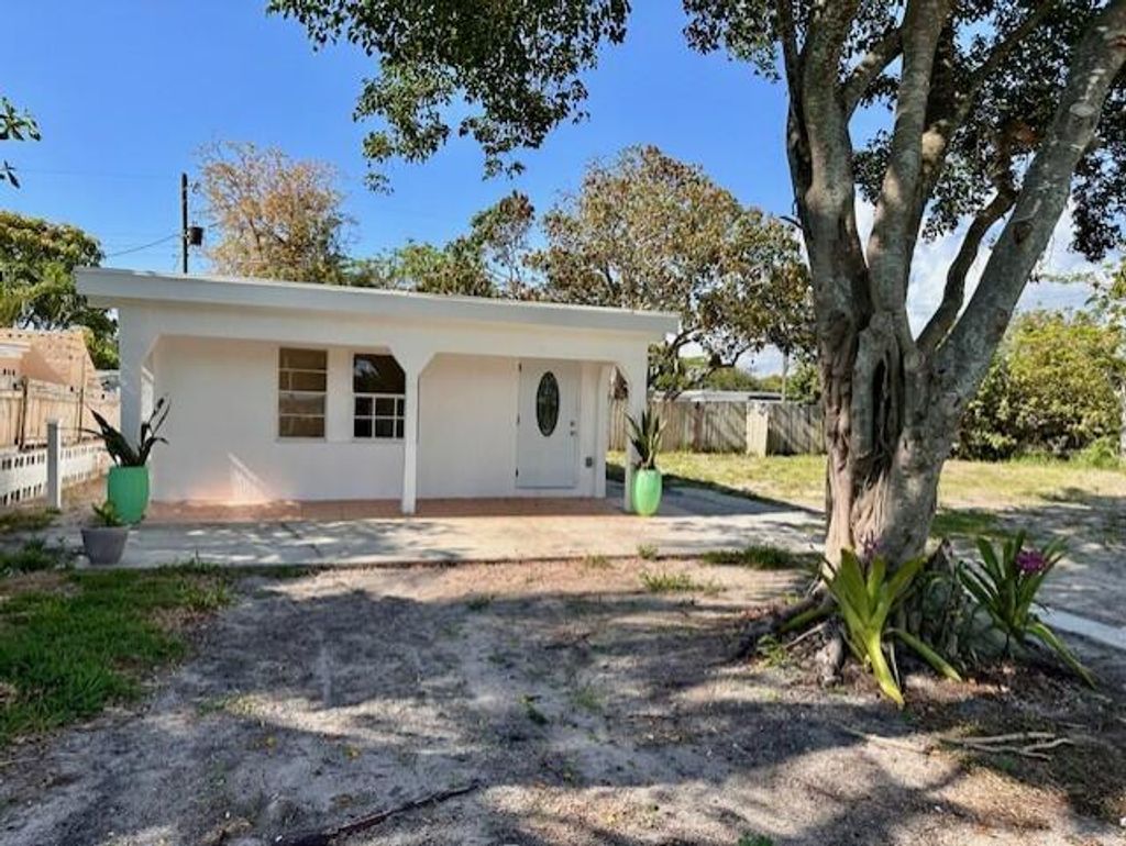 Photo of 1134 Peak Road, Lake Worth, FL 33462 (MLS # R11096363)