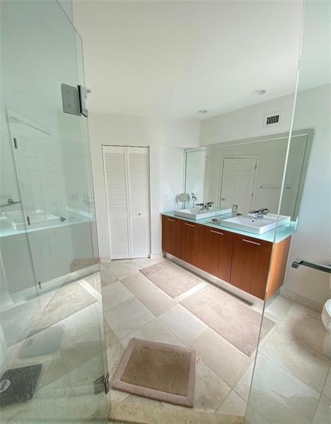 View photos, virtual tours, details... 101 SE 15th Avenue E
