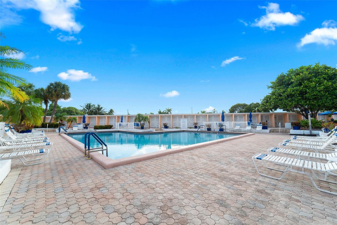 IMPERIAL POINT COLONNADES - Residential