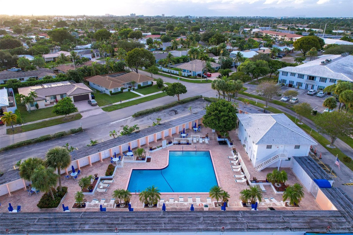 IMPERIAL POINT COLONNADES - Residential