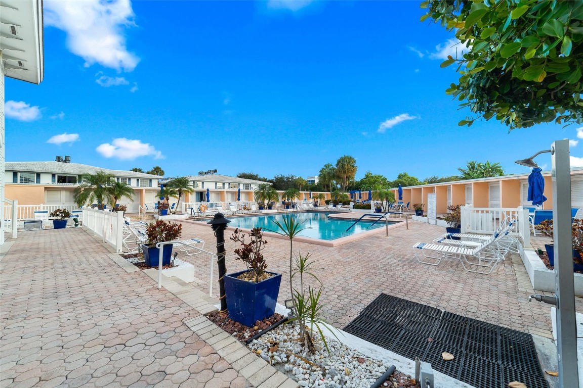 IMPERIAL POINT COLONNADES - Residential