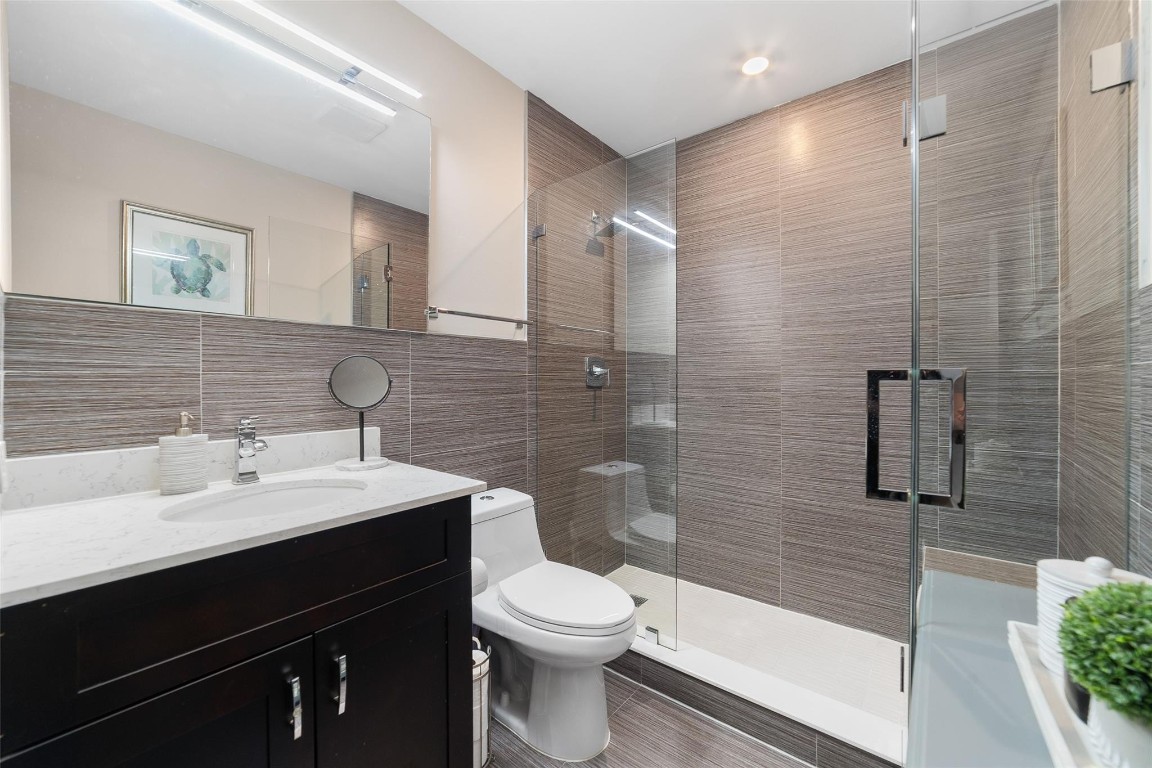 IMPERIAL POINT COLONNADES - Residential