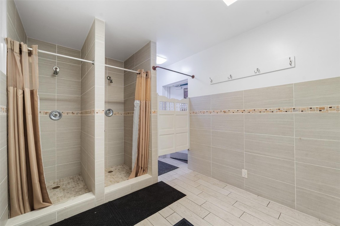 IMPERIAL POINT COLONNADES - Residential