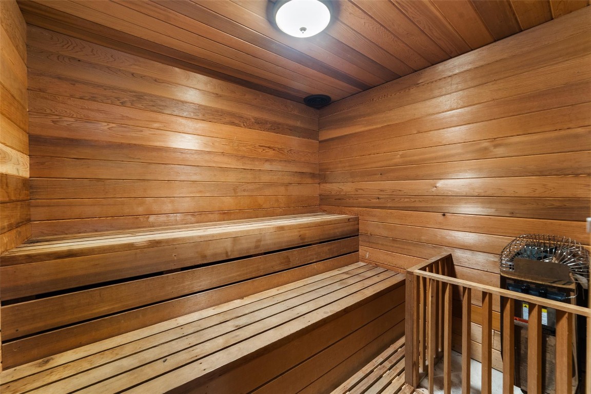 IMPERIAL POINT COLONNADES - Residential