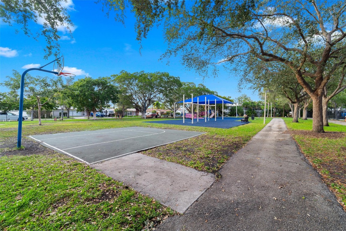 IMPERIAL POINT COLONNADES - Residential