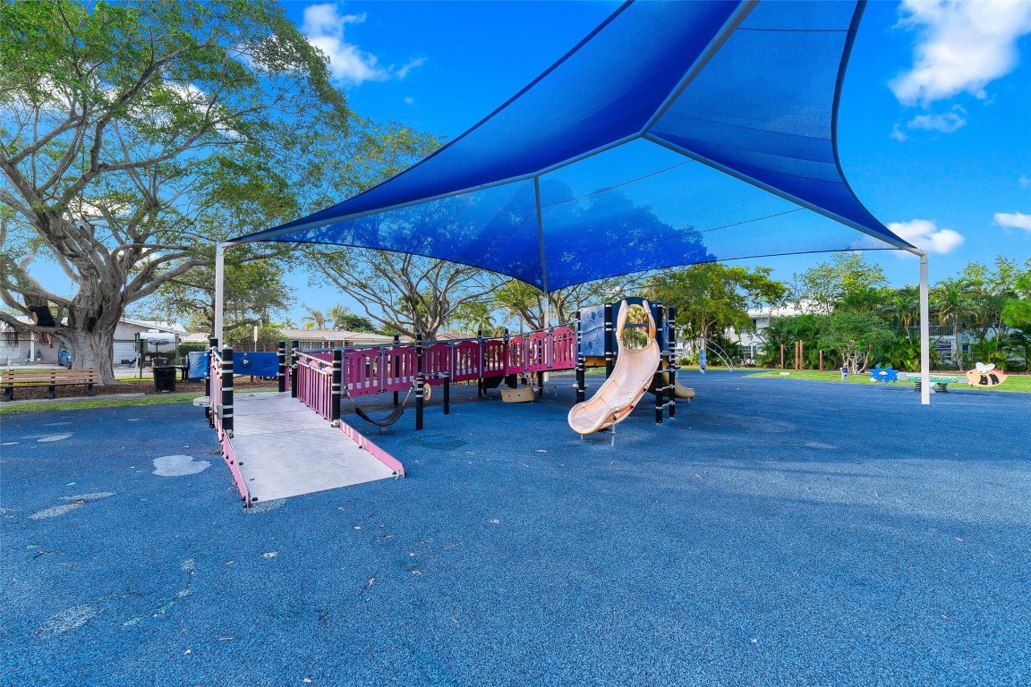 IMPERIAL POINT COLONNADES - Residential