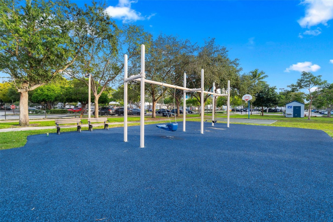 IMPERIAL POINT COLONNADES - Residential