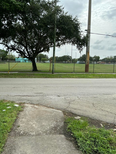 Photo of 5207 Fletcher Street, Hollywood, FL 33021 (MLS # B26051966)
