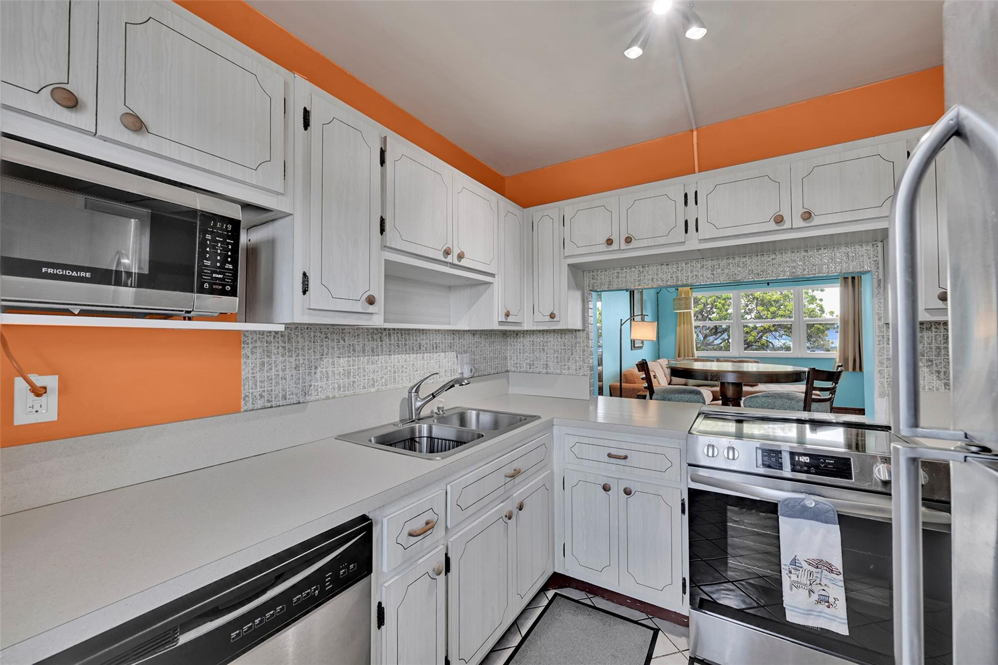 SHERIDAN LAKES - Residential