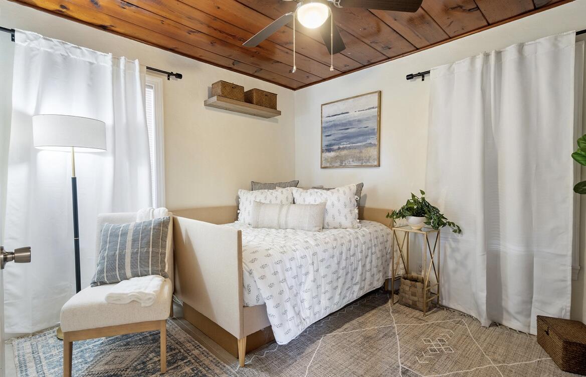 LAKESIDE POINT - Residential