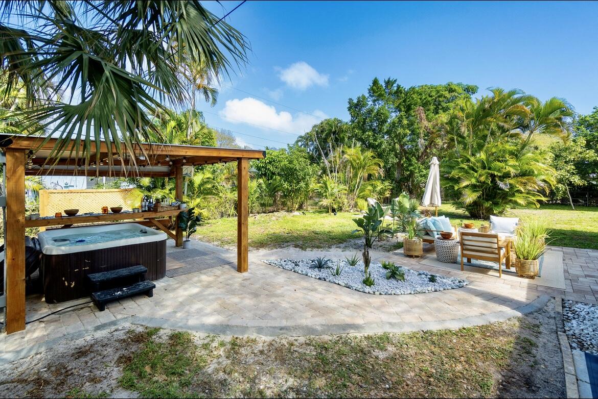 LAKESIDE POINT - Residential